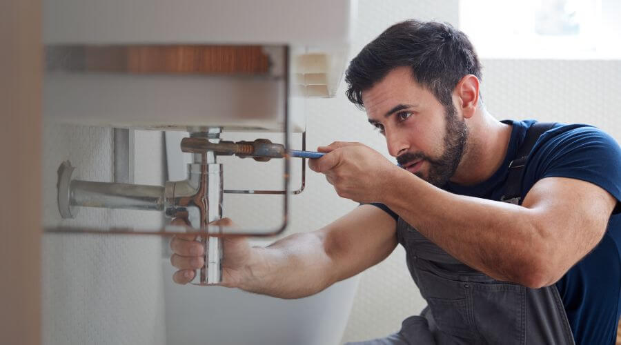 Water heater thermostat replacement in Kennard, IN